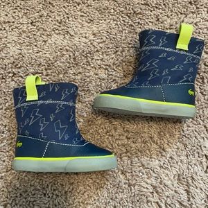 See Kai Run Ripley Boot in Navy/Lime